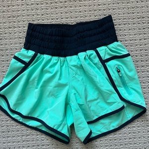 LULULEMON Hotty Hot High-Rised Lined Shorts 4”size 4